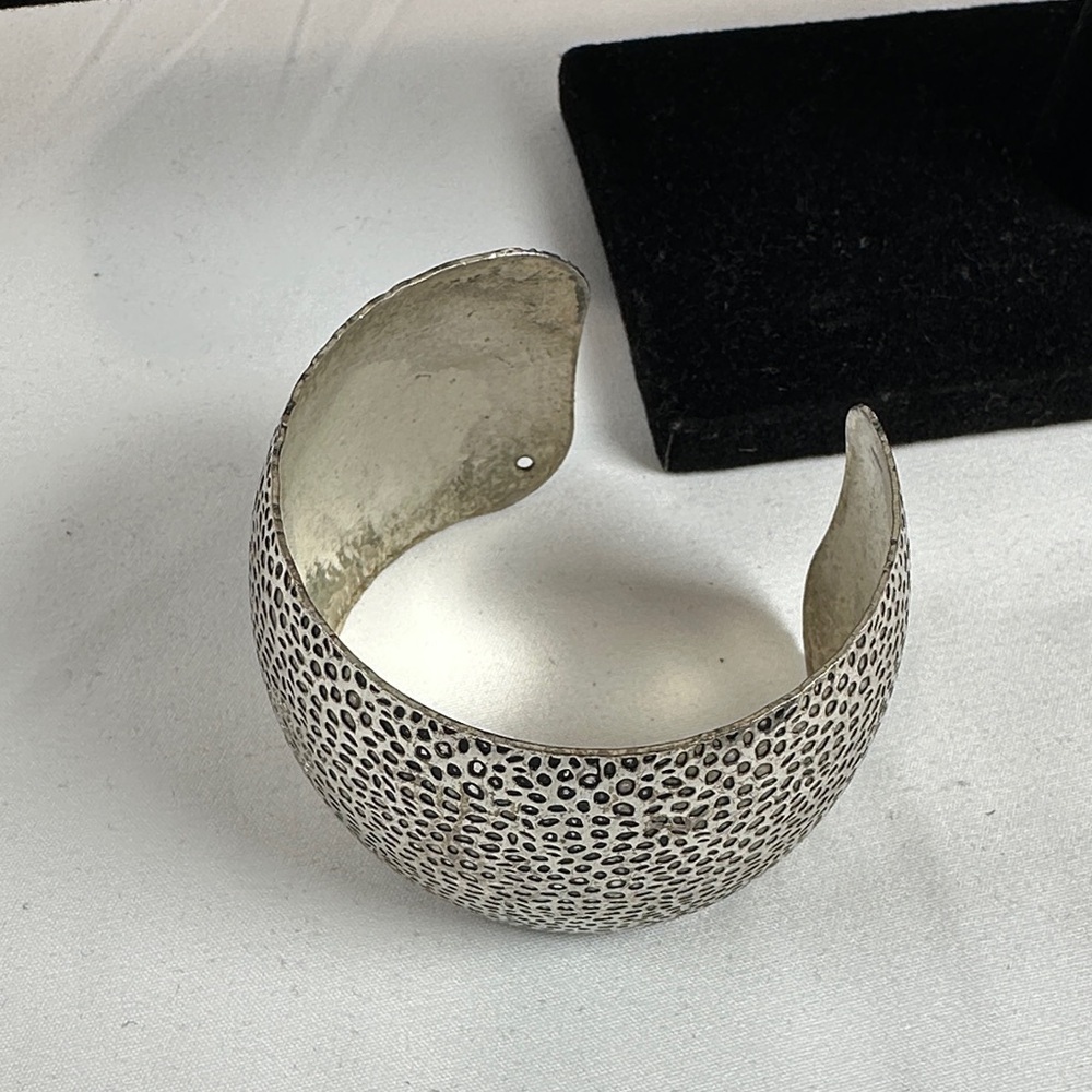 Vintage Textured Silver Cuff Bracelet - Picture 7 of 8